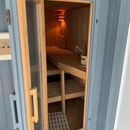 Mit Einer Sauna Direkt Am Park Apartment Wiesbaden