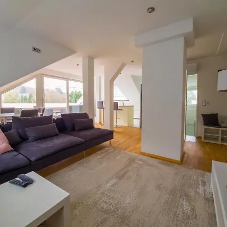 Mit Einer Sauna Direkt Am Park