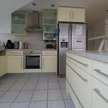 Mit Einer Sauna Direkt Am Park *