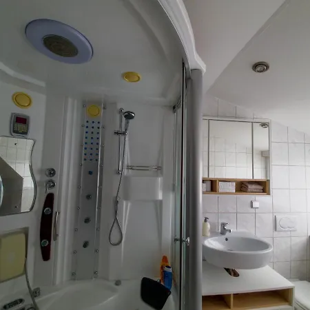 Mit Einer Sauna Direkt Am Park Apartament